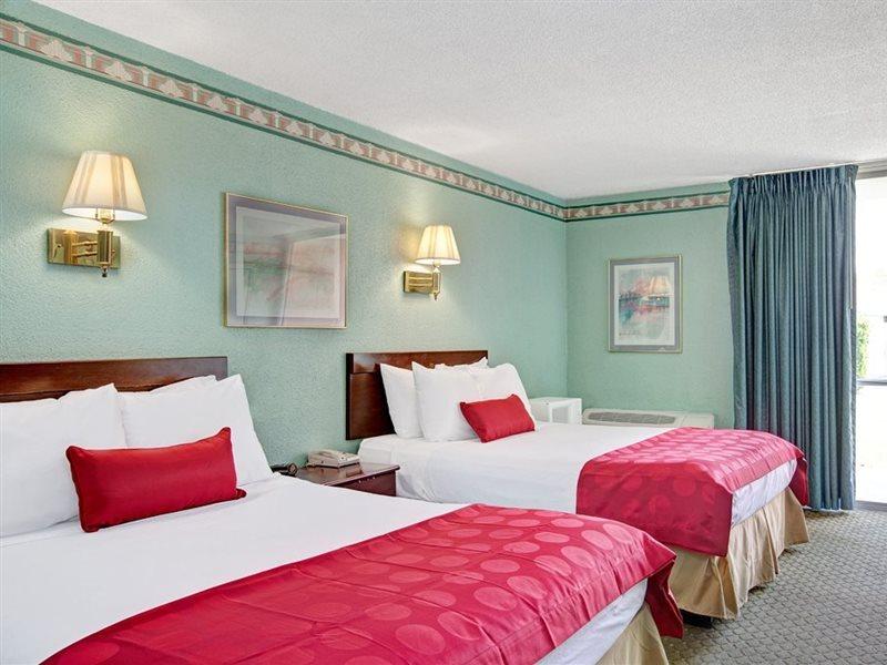 Ramada By Wyndham Parsippany Hotell Exteriör bild