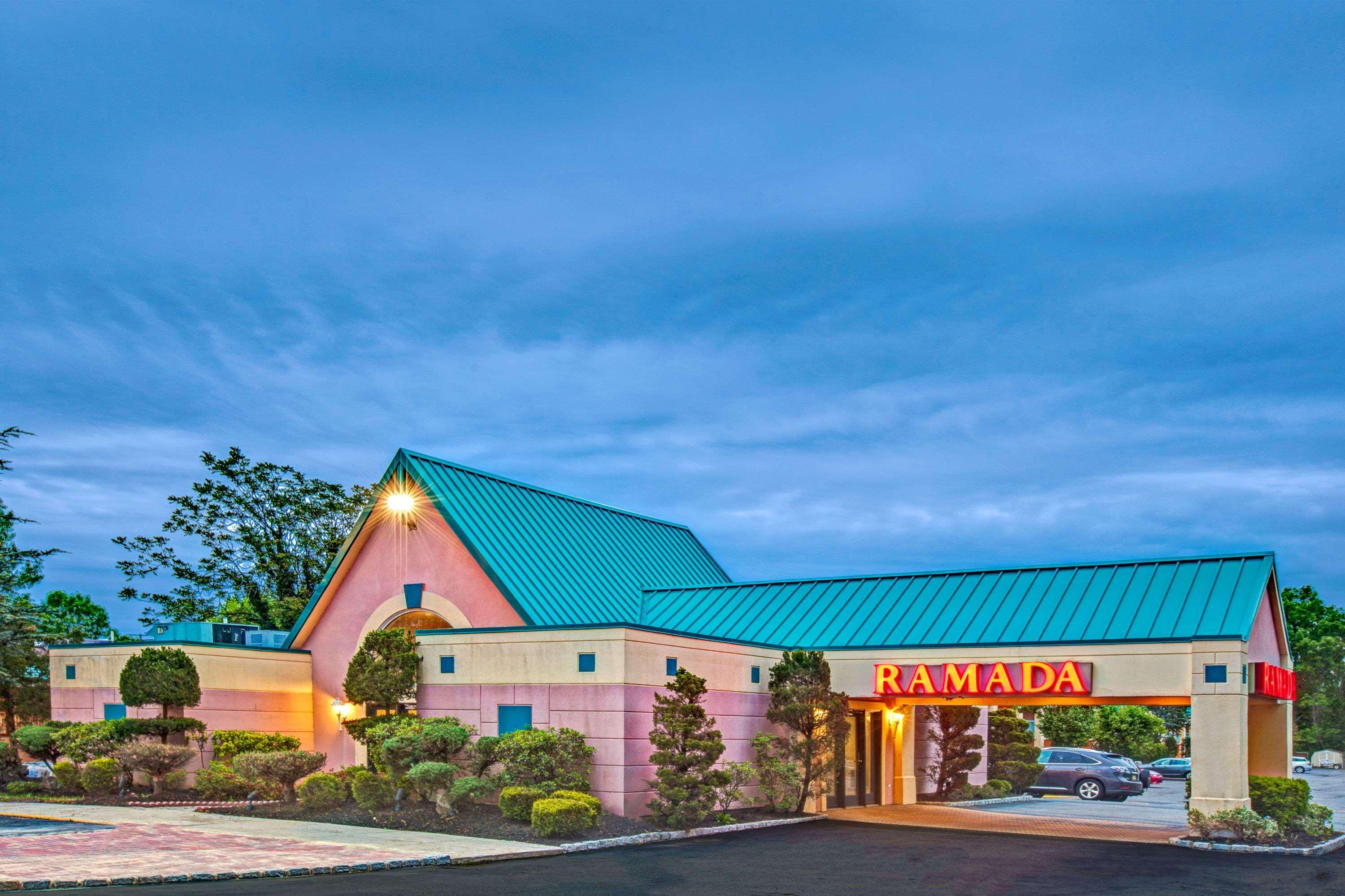 Ramada By Wyndham Parsippany Hotell Exteriör bild