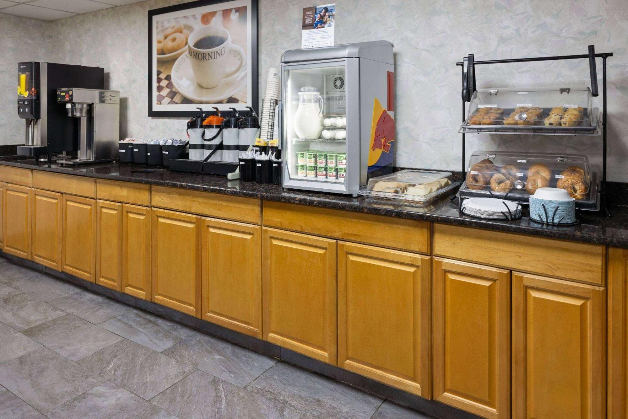 Ramada By Wyndham Parsippany Hotell Exteriör bild