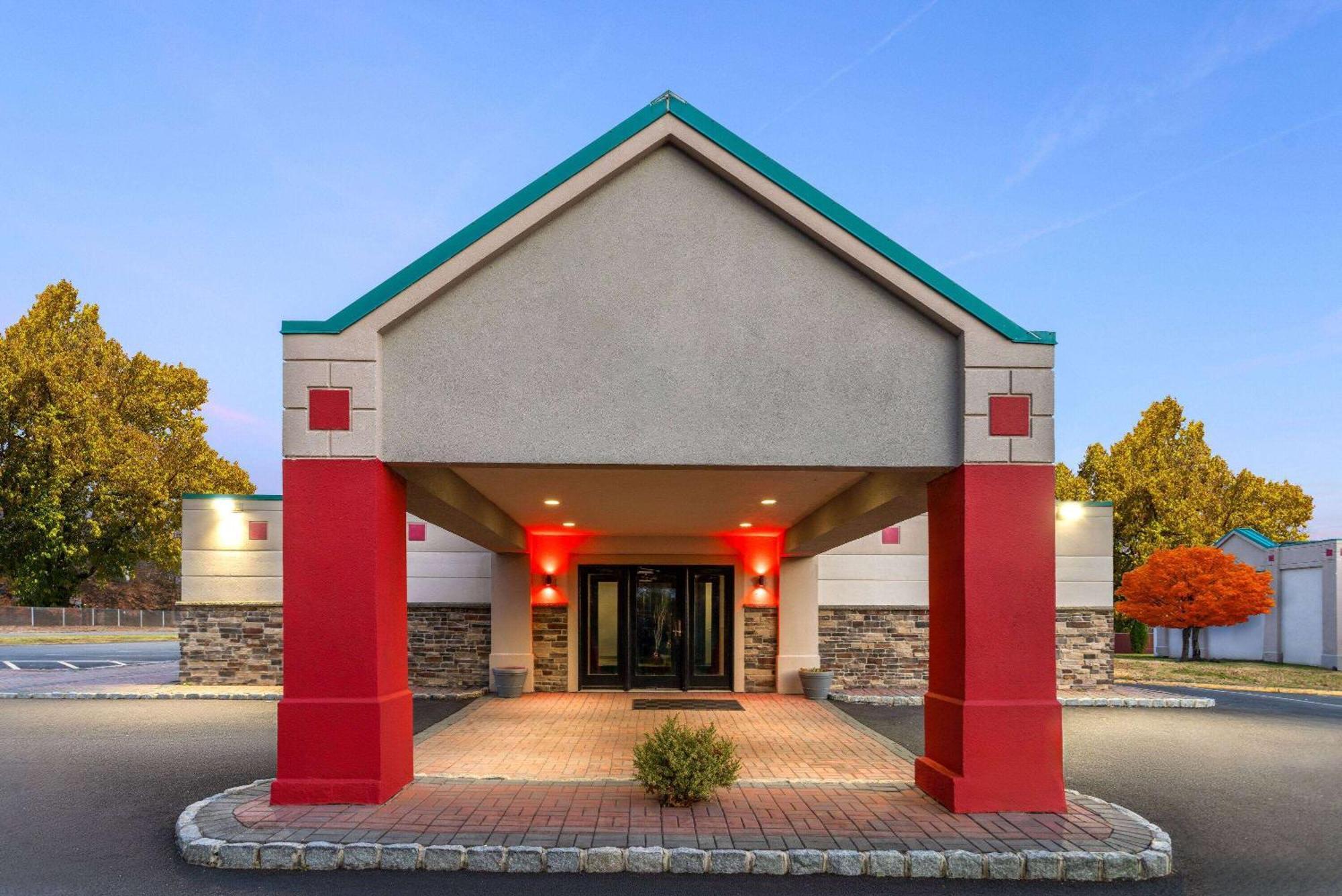Ramada By Wyndham Parsippany Hotell Exteriör bild